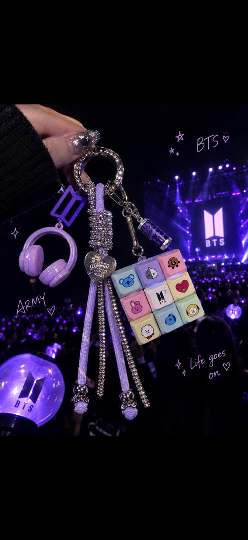 Charms in One – LED Clicker Bag Charm Keychain
